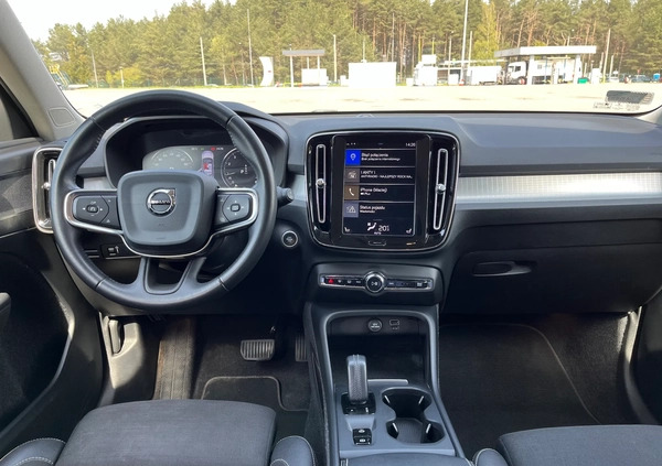 Volvo XC 40 cena 110700 przebieg: 82600, rok produkcji 2019 z Gdynia małe 254